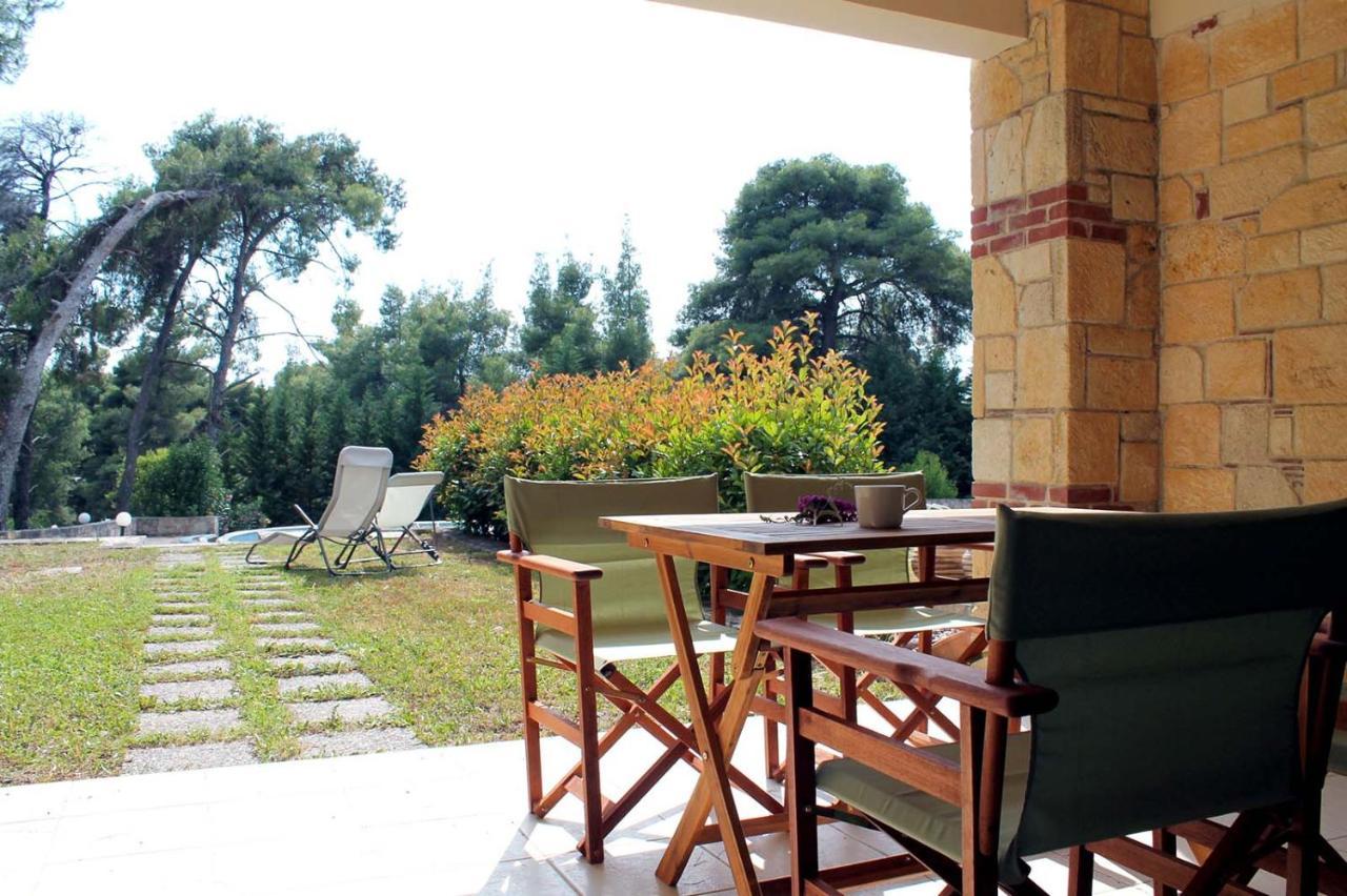 4 bedroom villa with pool&garden Néa Fókaia Buitenkant foto