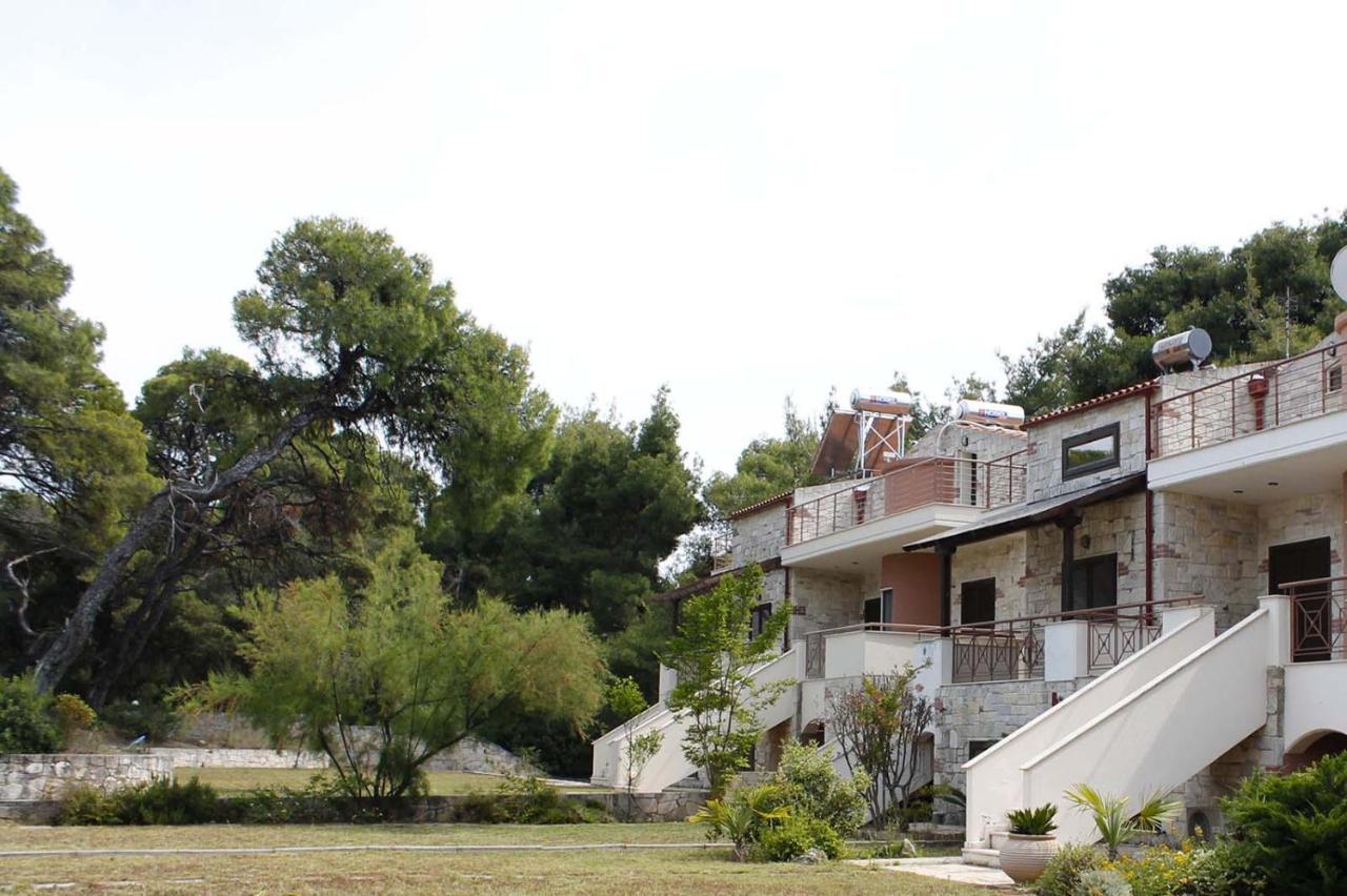 4 bedroom villa with pool&garden Néa Fókaia Buitenkant foto